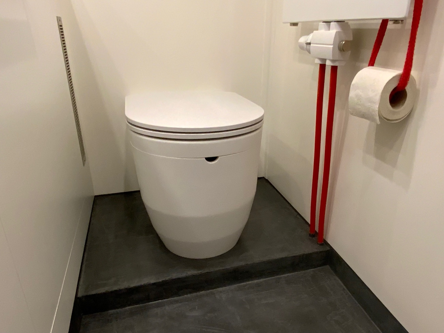 Dry_Separation_Toilette.jpg